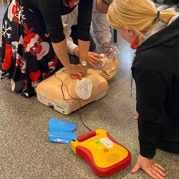 Hovedbilde Førstehjelp med hjertestarter (DHLR)